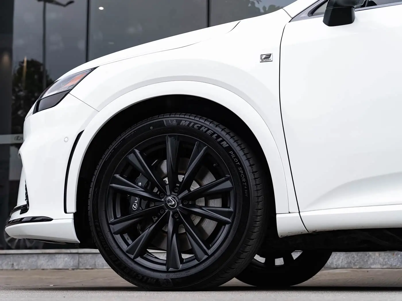 Lexus RX 2023 — Photo 8/20