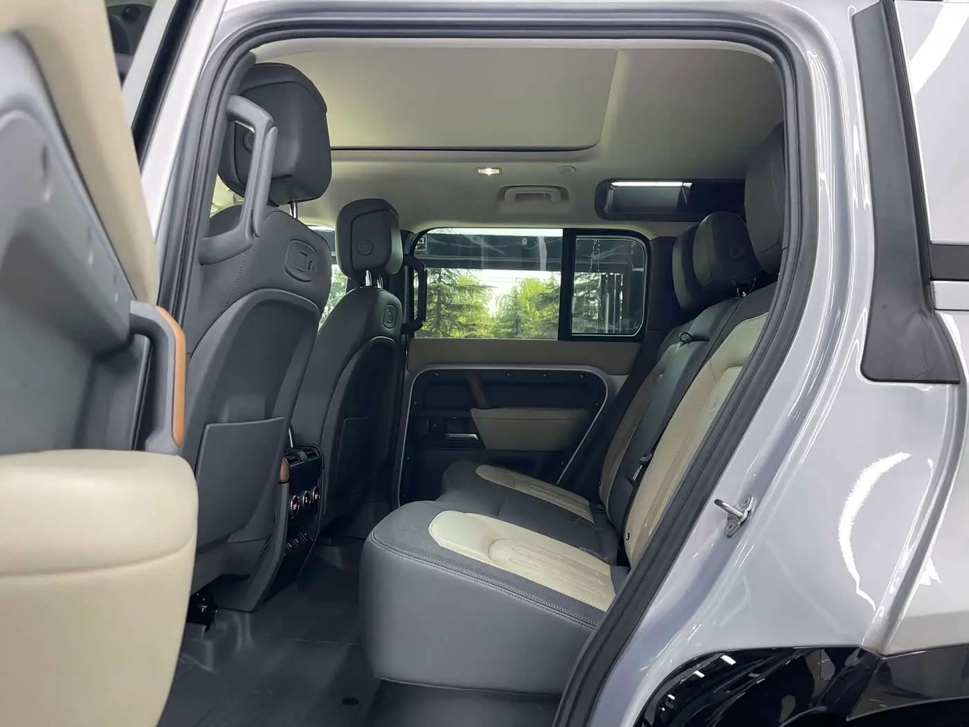 Land Rover Defender 2021 — Фото 14/20