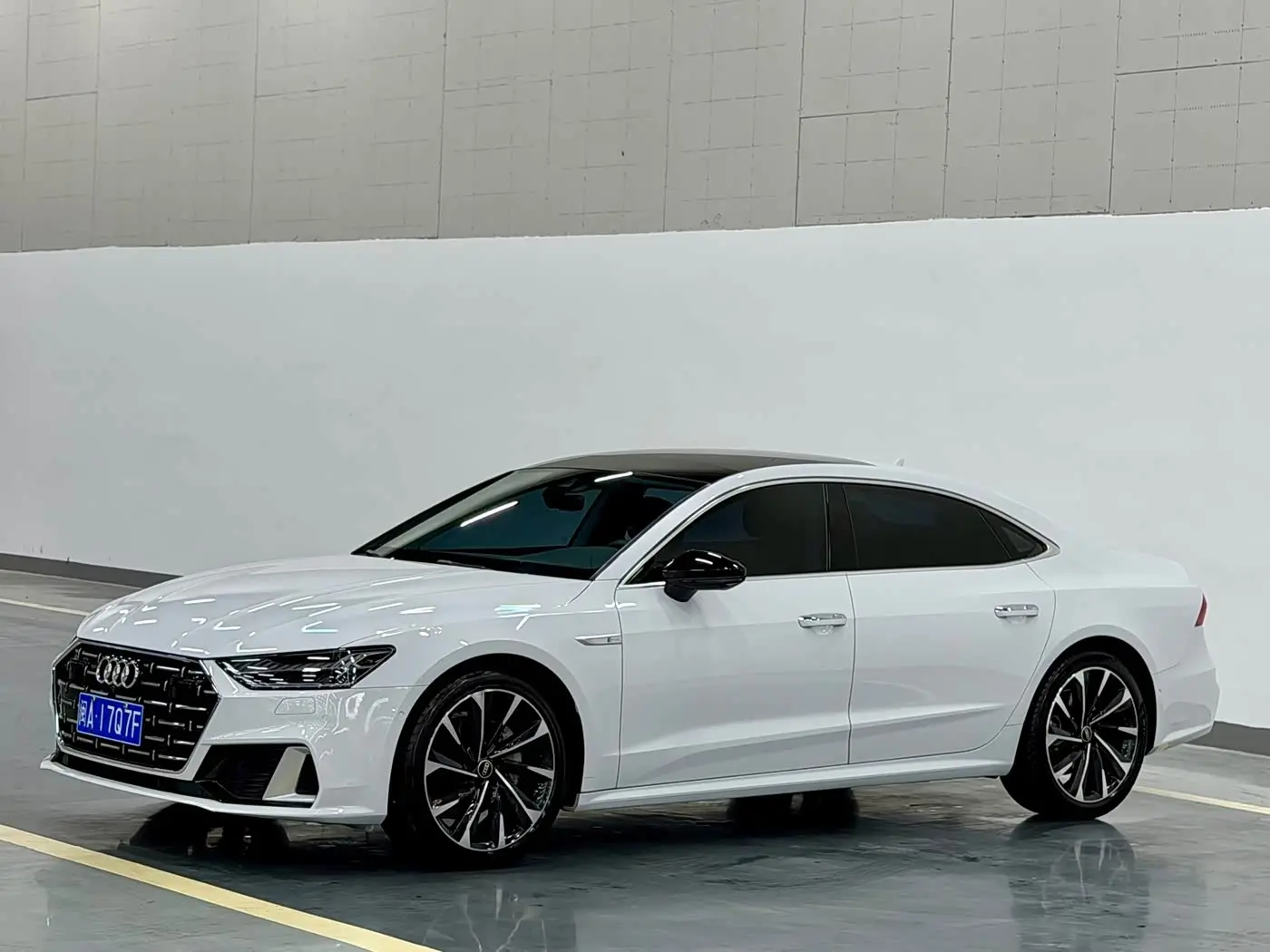 Audi A7L 2023 — Photo 1/11