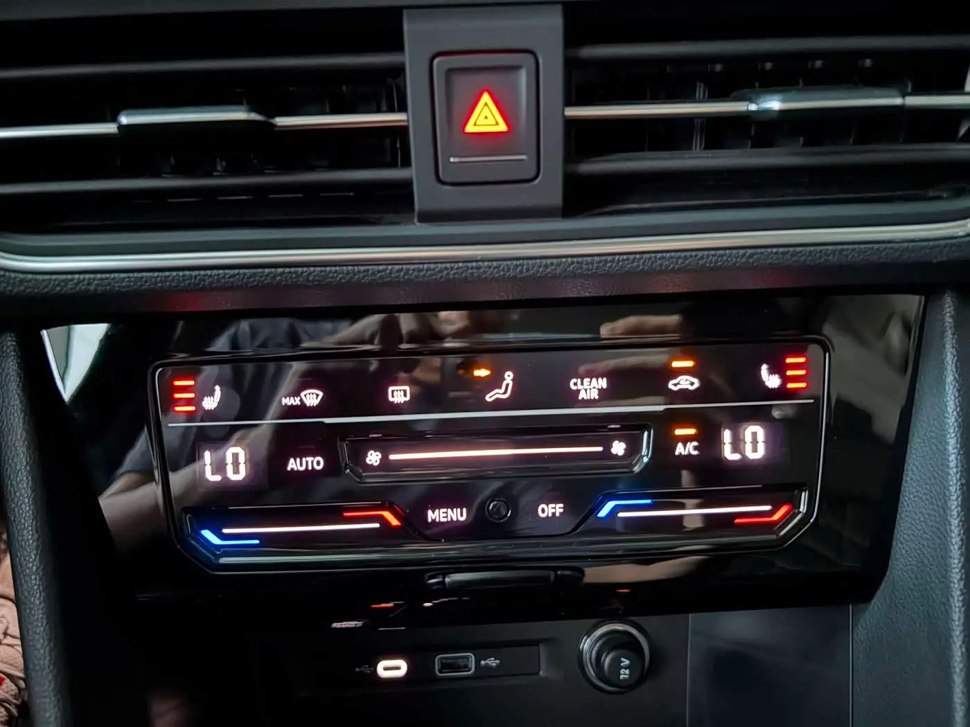 Volkswagen Tiguan L 2023 — Photo 19/20