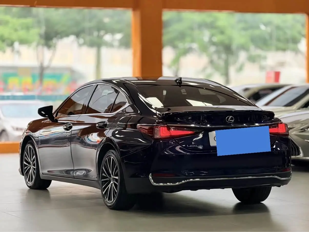 Lexus ES 2021 — Photo 10/10