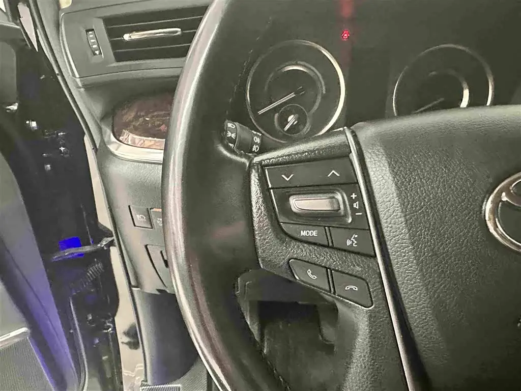 Toyota Alphard 2020 — Photo 9/18