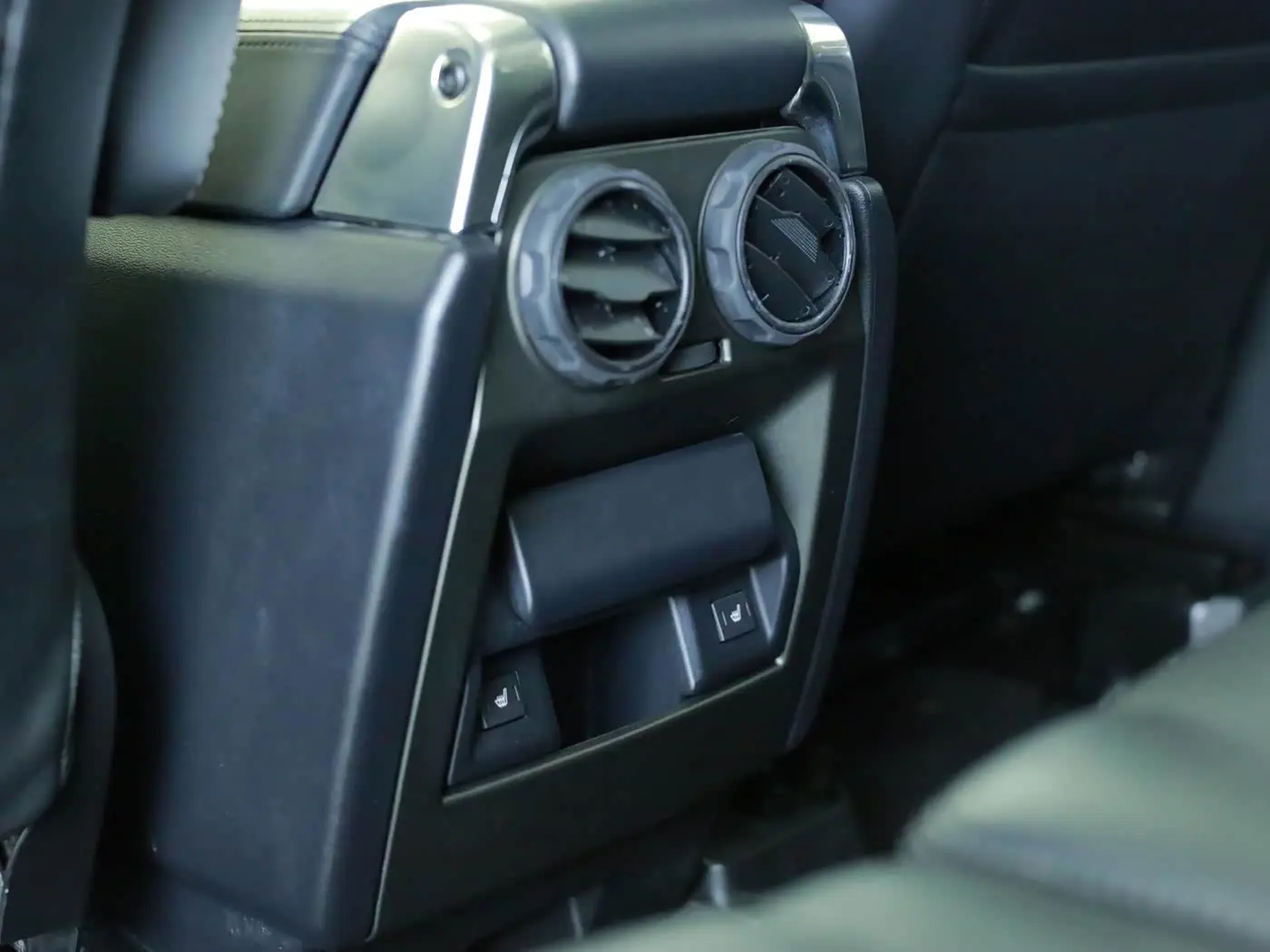 Land Rover Discovery 2014 — Фото 14/16