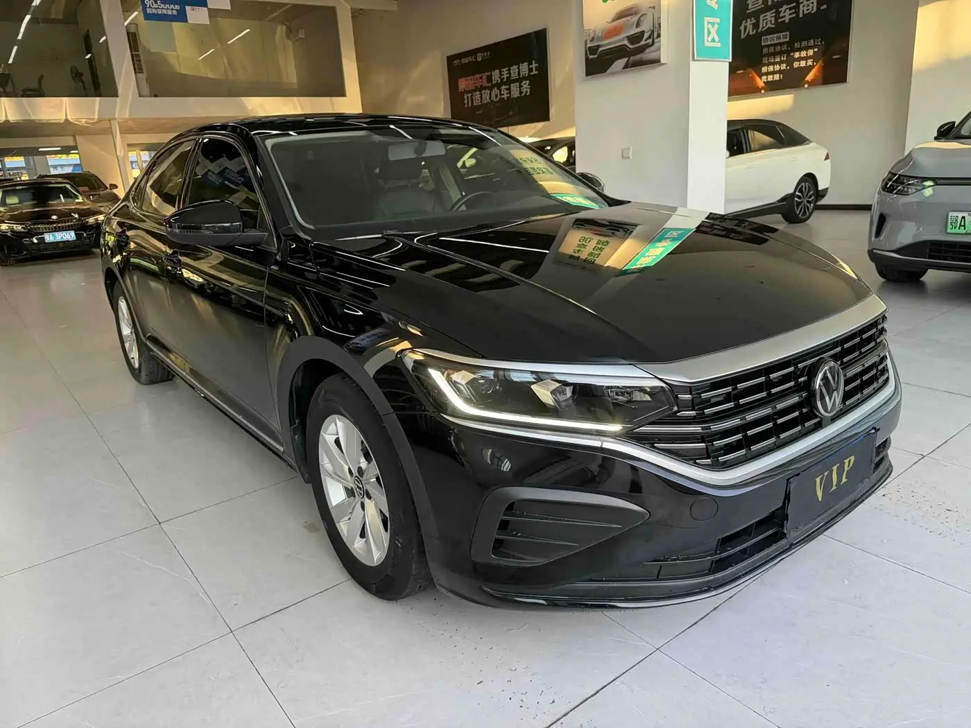 Volkswagen Passat 2023 — Photo 3/13