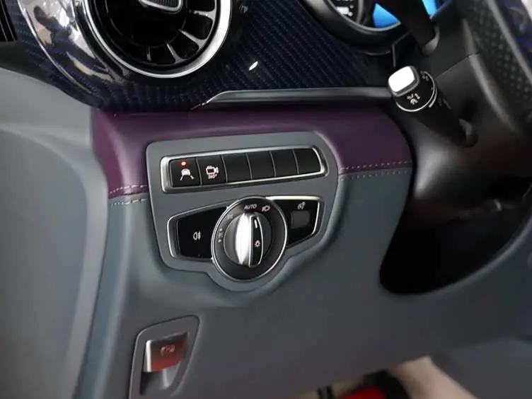 Mercedes-Benz V-Class 2021 — Photo 12/20