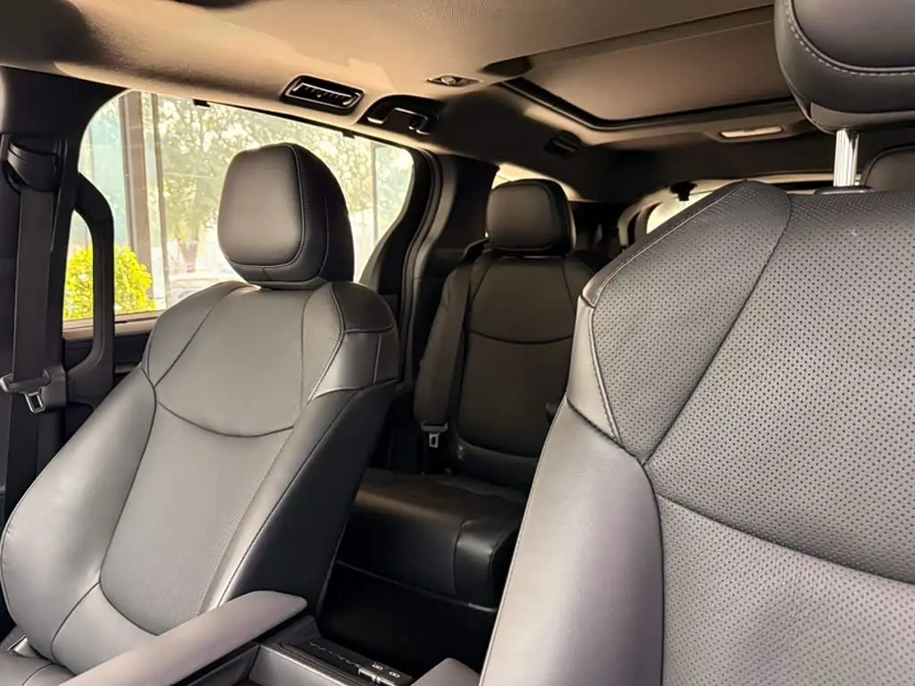 Toyota Granvia 2025 — Photo 20/20
