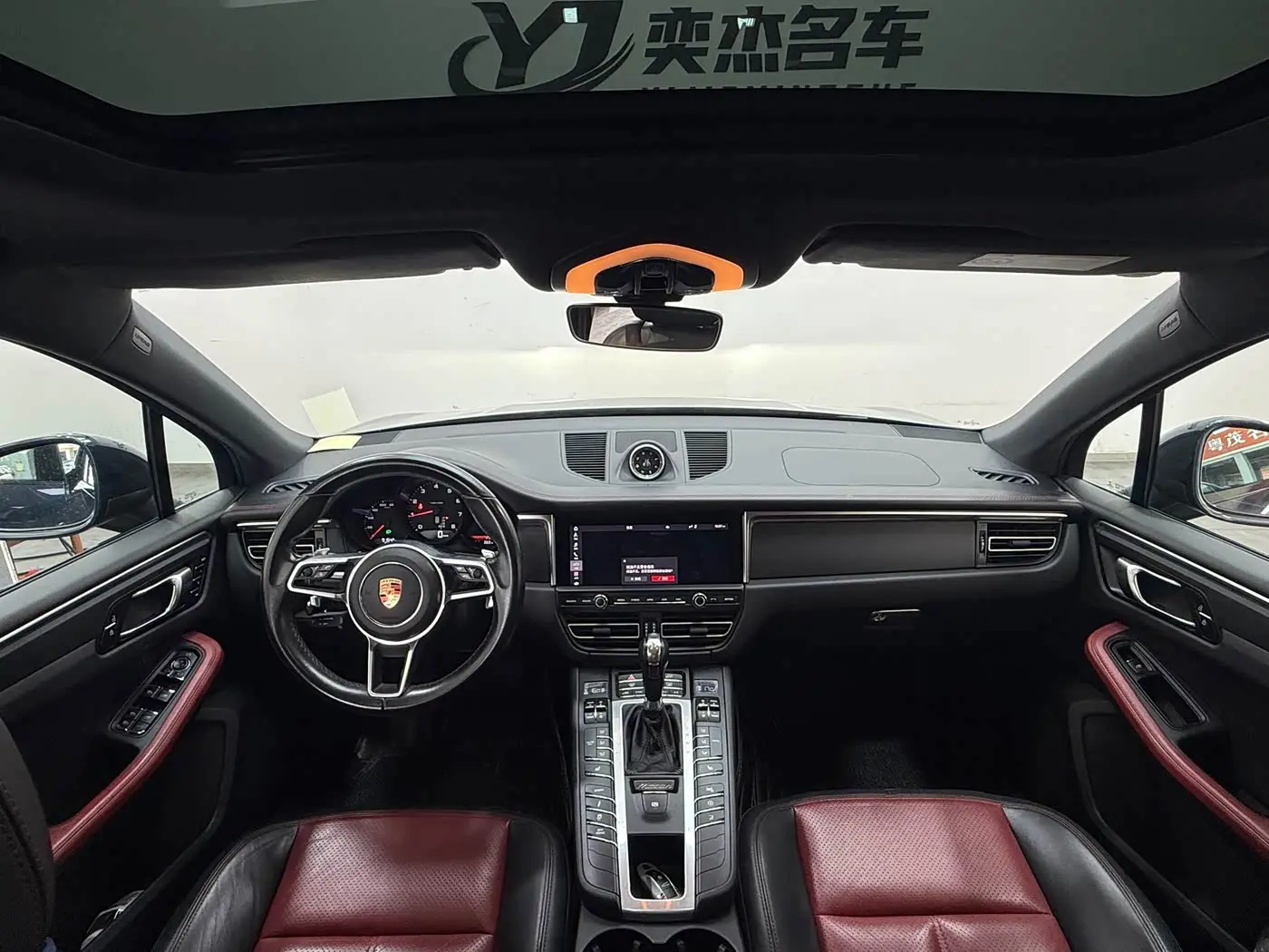 Porsche Macan 2020 — Фото 6/18