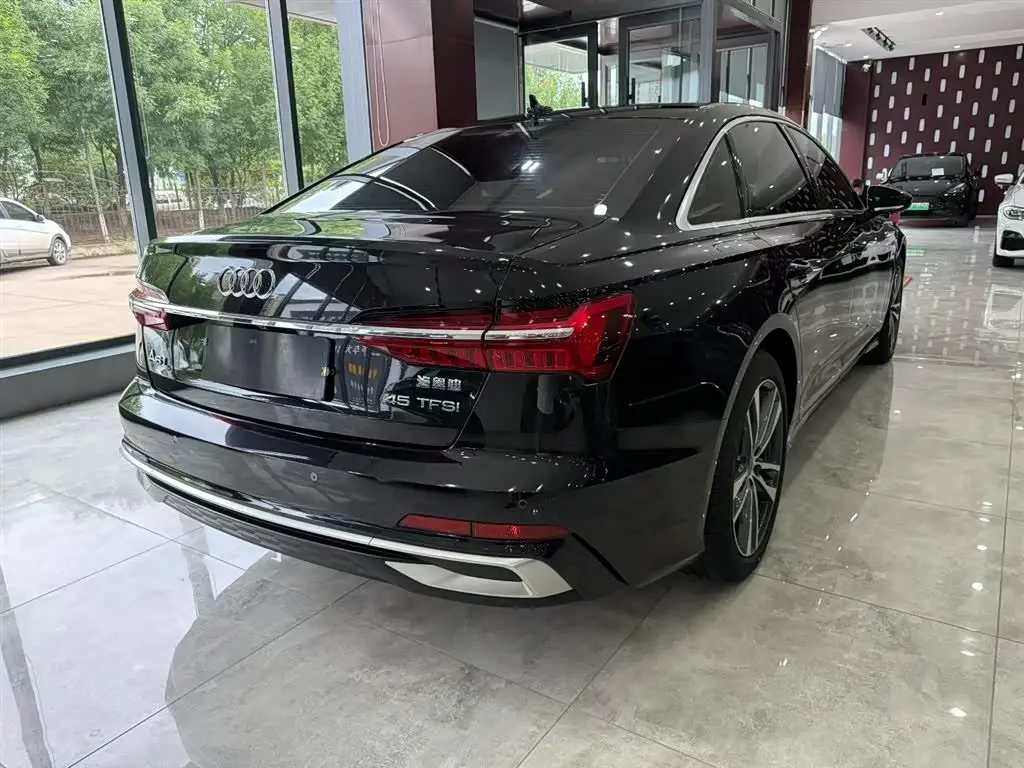 Audi A6L 2021 — Photo 5/13