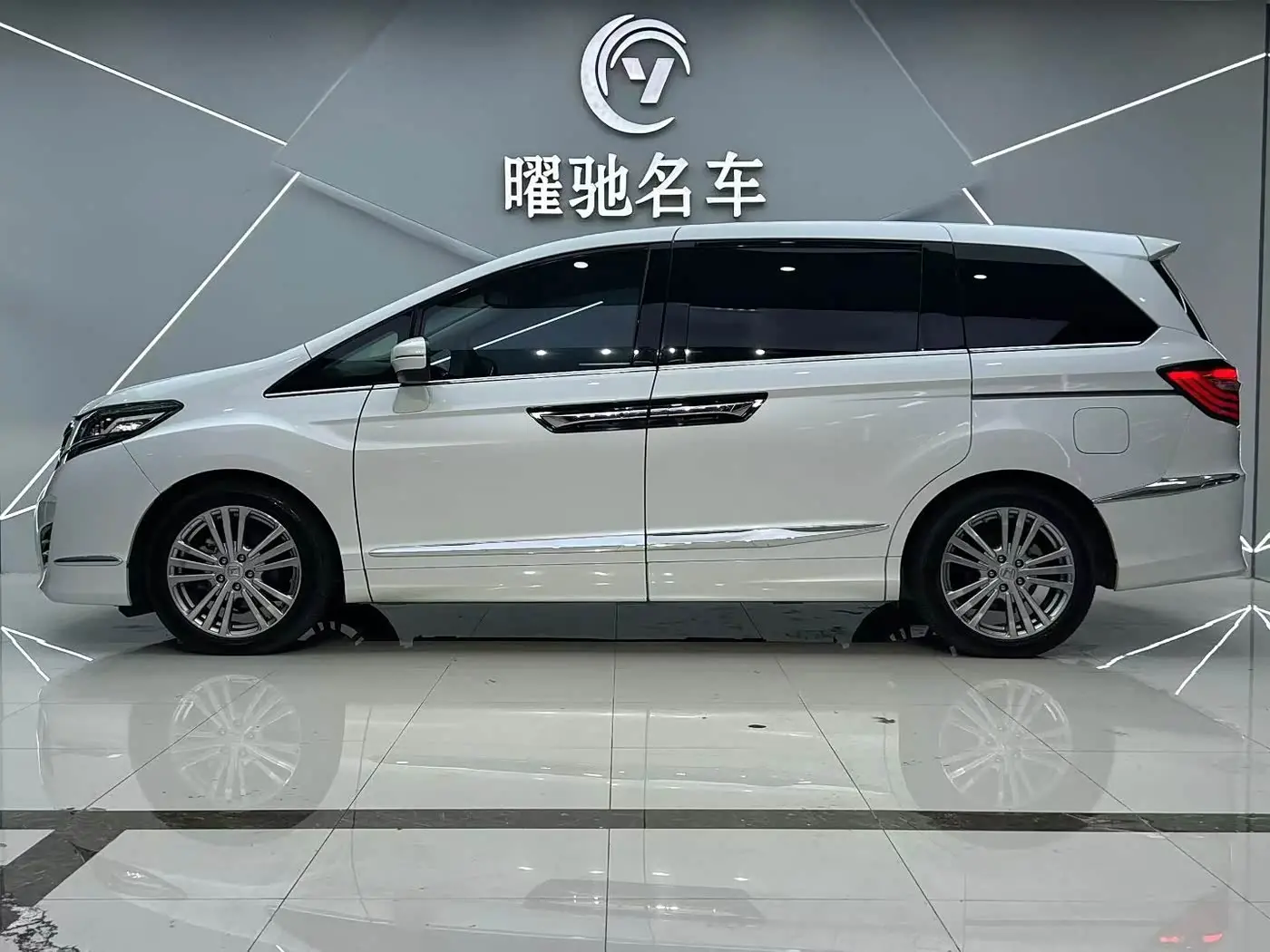 Honda Elysion 2017 — Photo 3/9