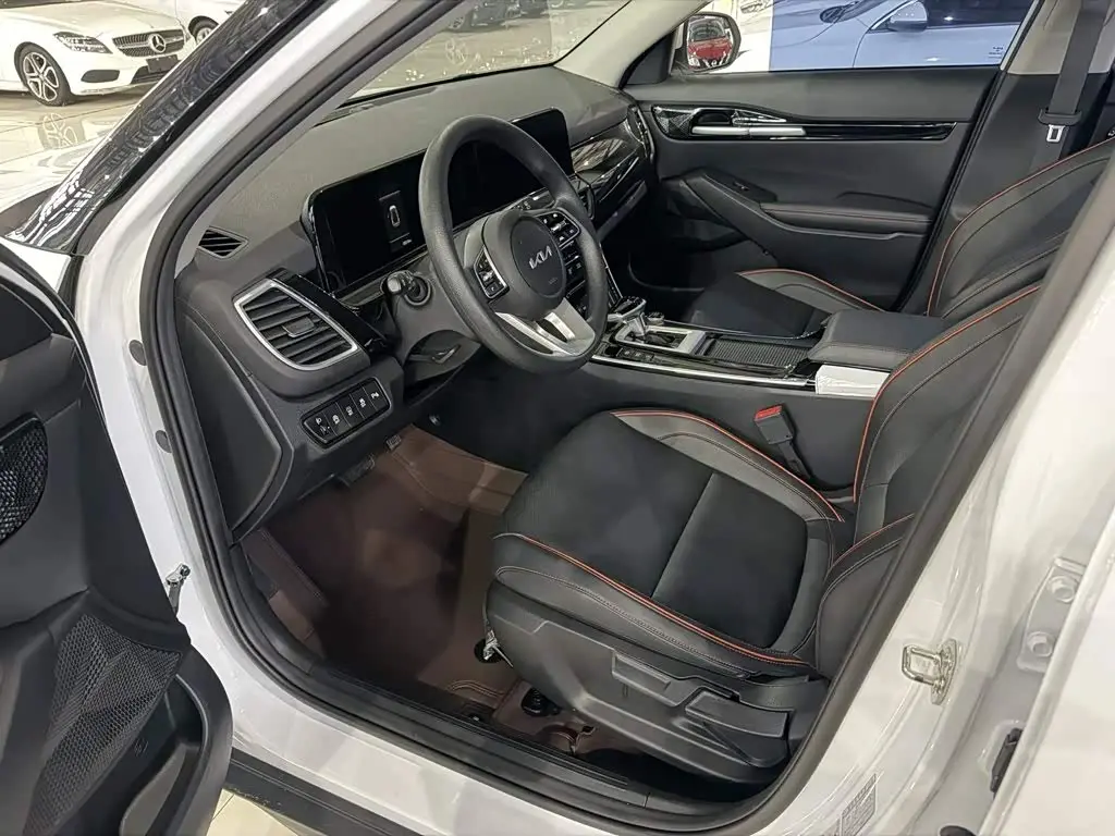 Kia Seltos 2023 — ფოტო 10/10