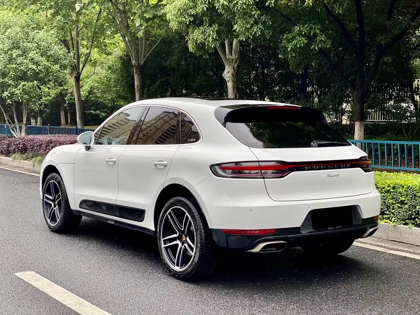 Porsche Macan 2020 — Photo 8/9
