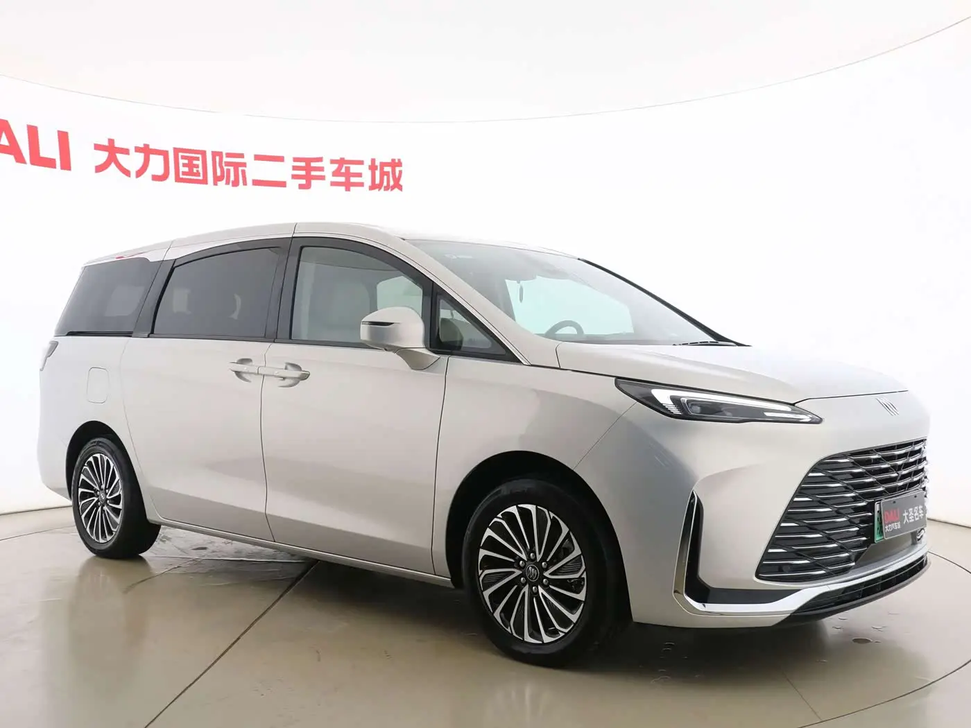 Buick GL8 New Energy 2025 — Photo 3/16