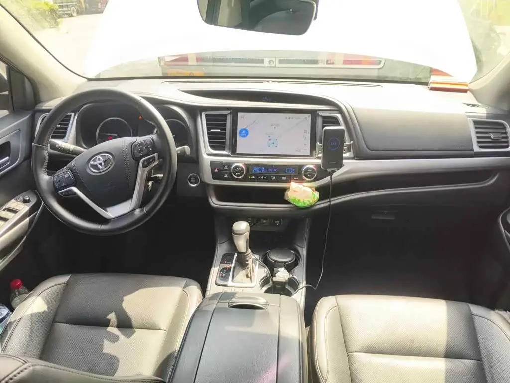 Toyota Highlander 2021 — Photo 12/13