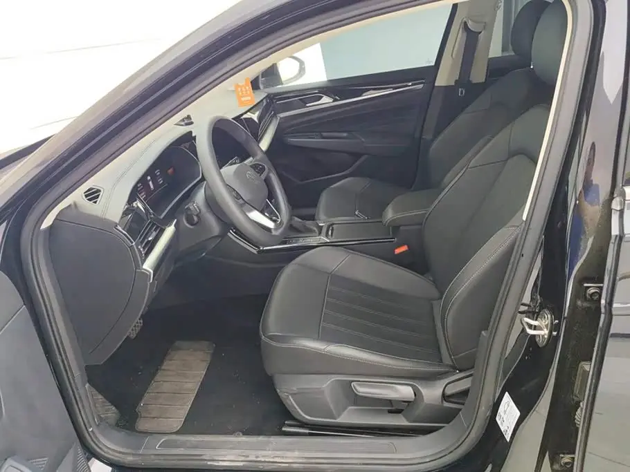 Volkswagen Passat 2025 — Photo 9/16