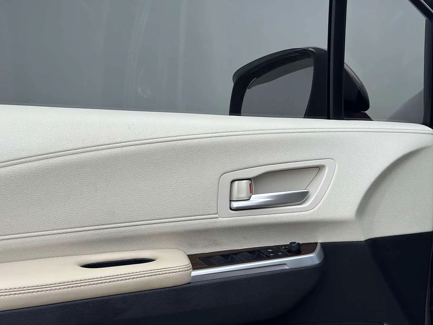 Toyota Sienna 2022 — Photo 7/17