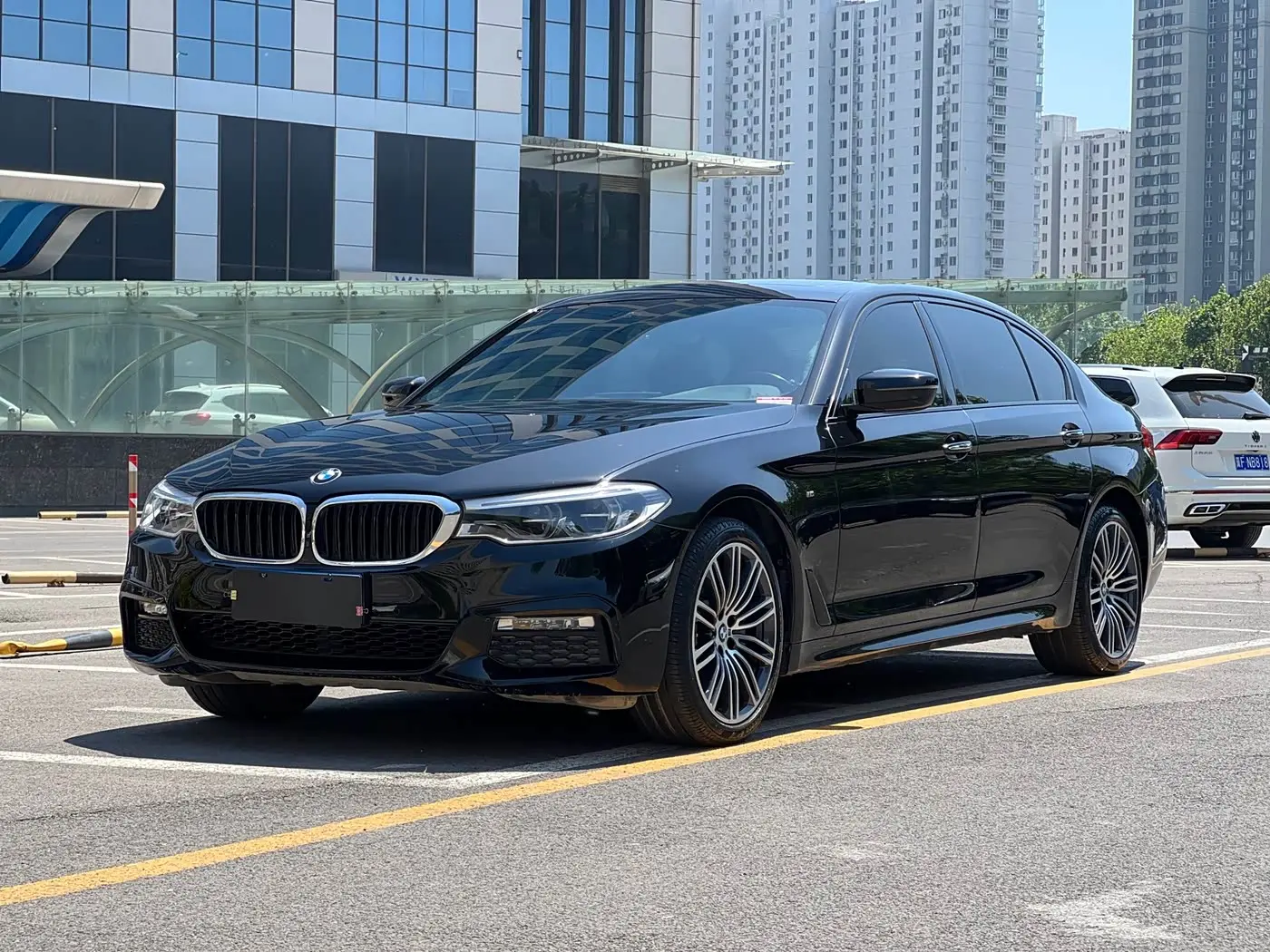 BMW 5 Series 2018 — ფოტო 1/20