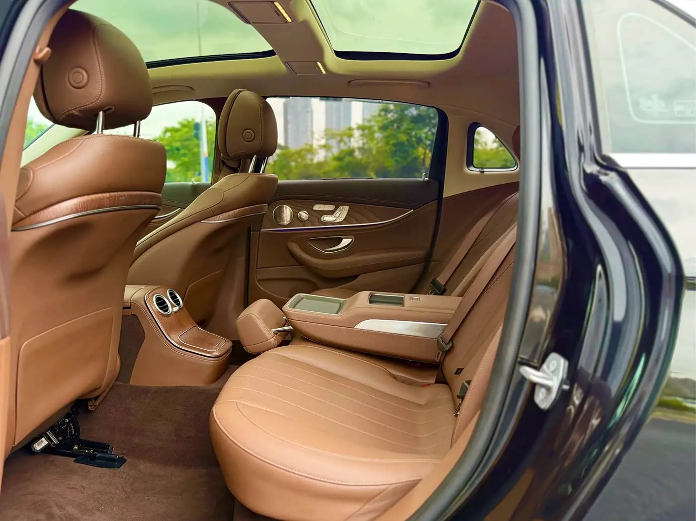 Mercedes-Benz E-Class 2023 — Photo 14/20