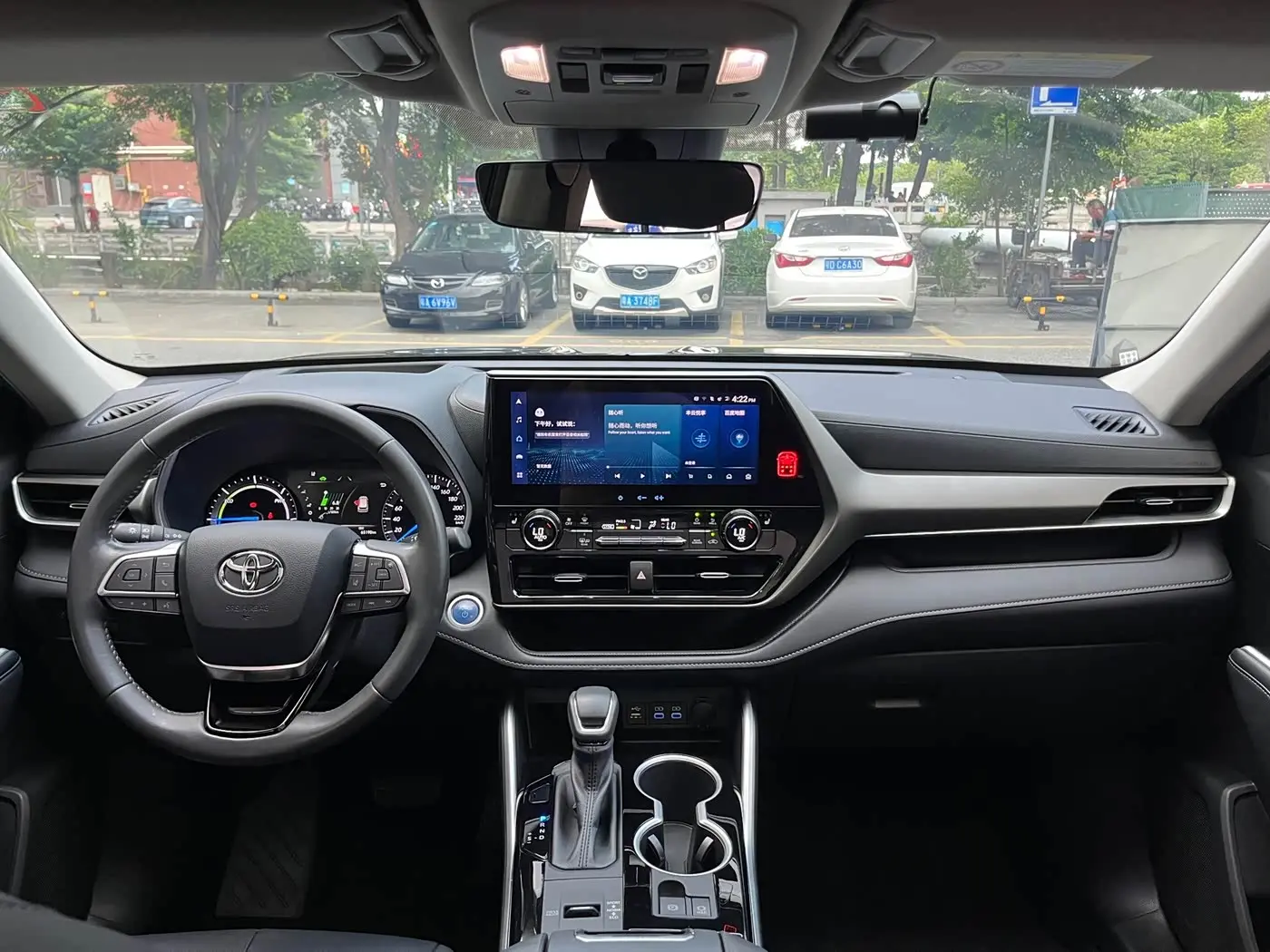 Toyota Highlander 2022 — Фото 11/20