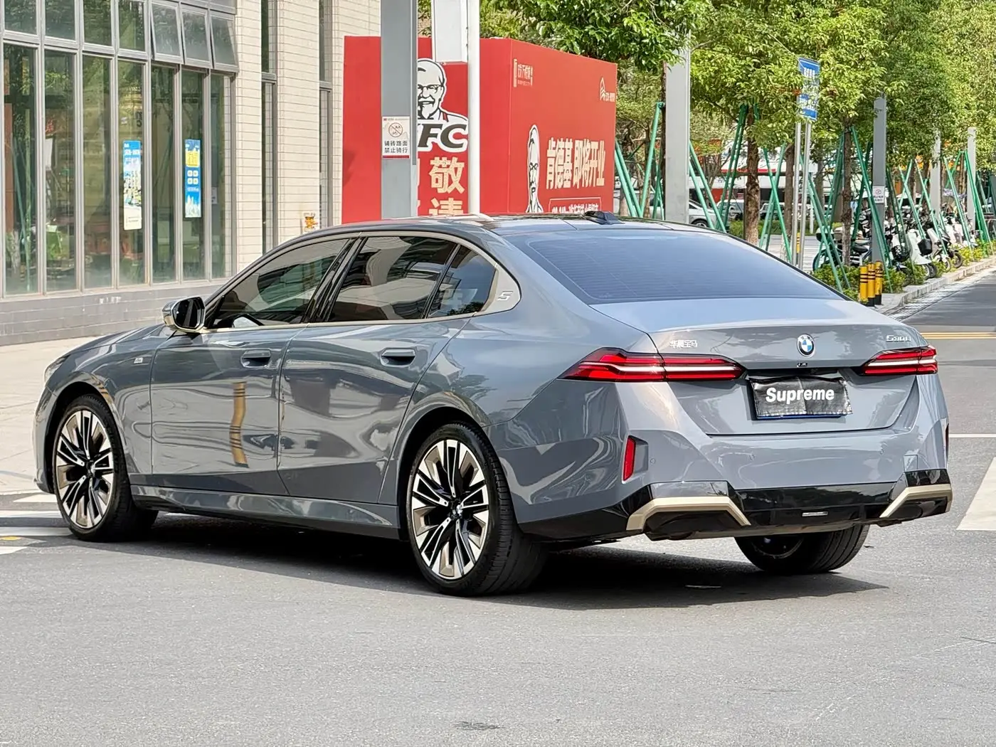 BMW 5 Series 2024 — ფოტო 9/10
