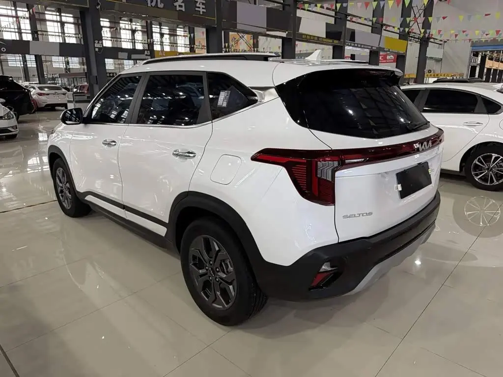 Kia Seltos 2023 — ფოტო 3/10