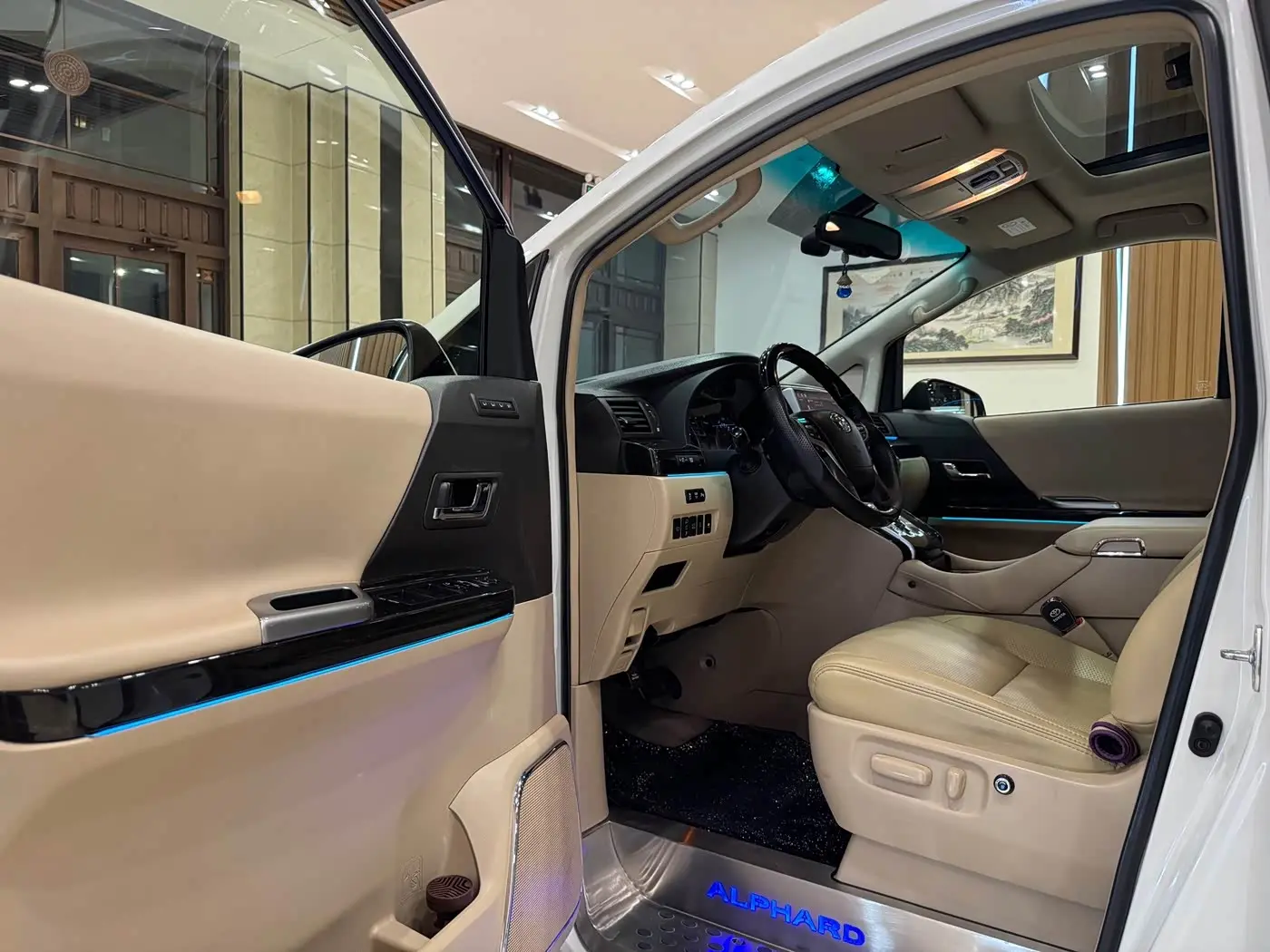 Toyota Alphard 2014 — Photo 7/20