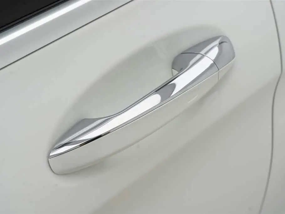 Mercedes-Benz GLC 2020 — Photo 8/20