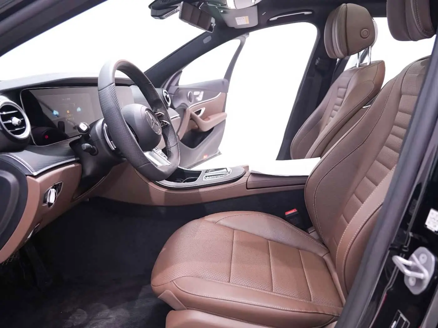 Mercedes-Benz E-Class 2022 — Photo 15/20