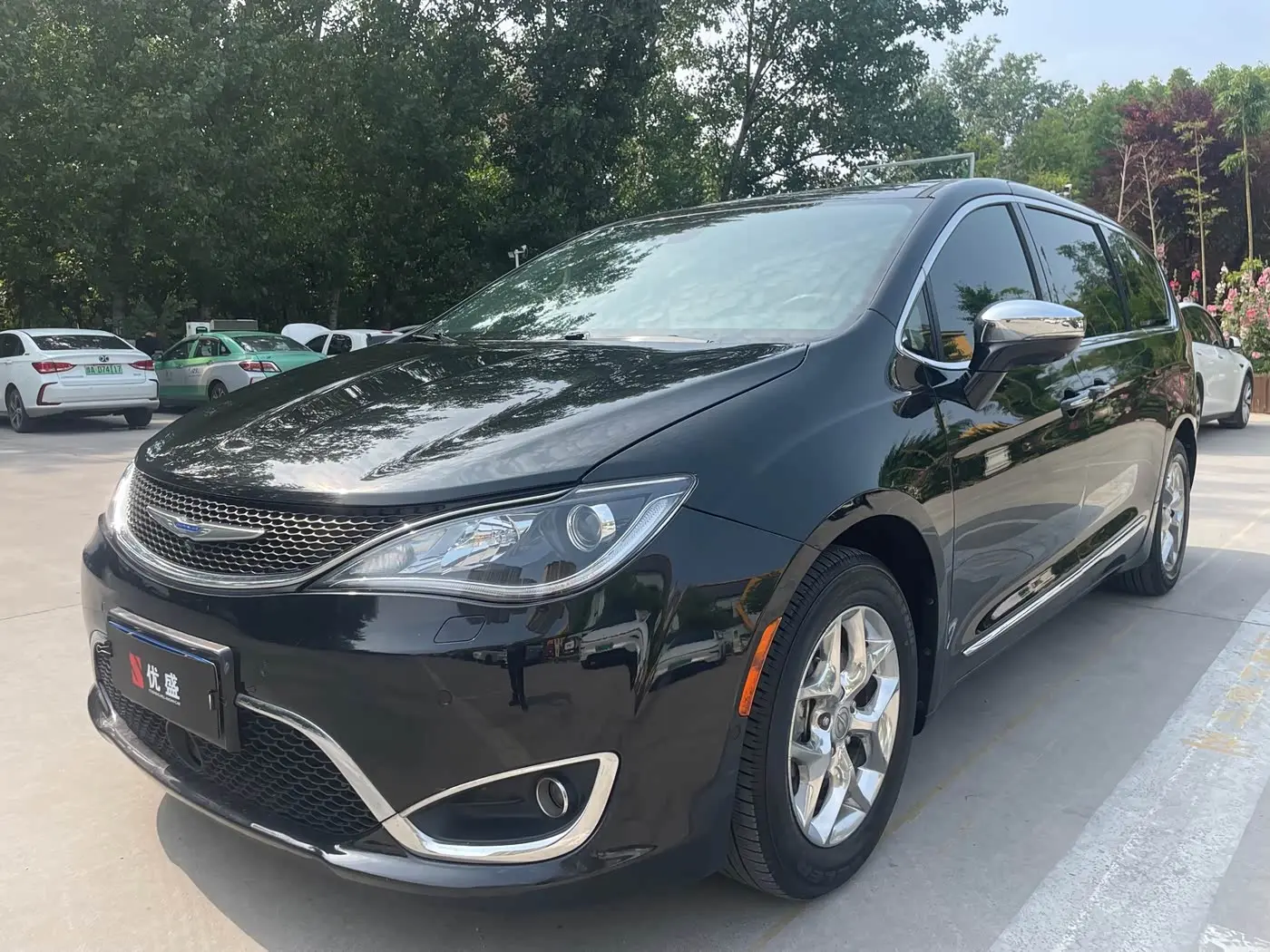 Chrysler Grand Voyager 2019 — Photo 1/13