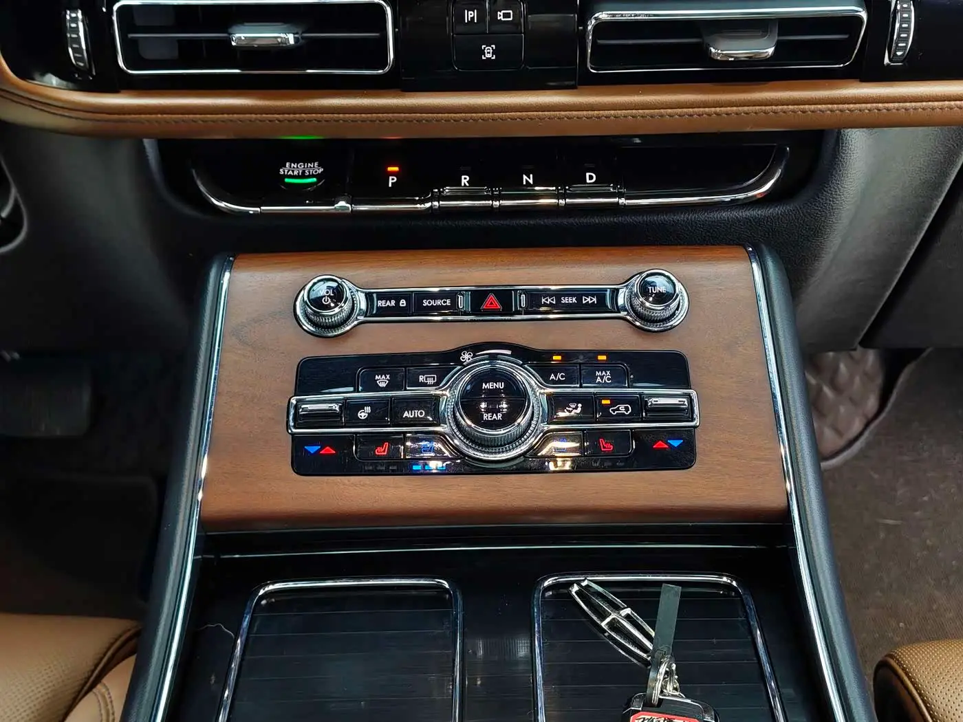 Lincoln Aviator 2021 — Фото 14/15