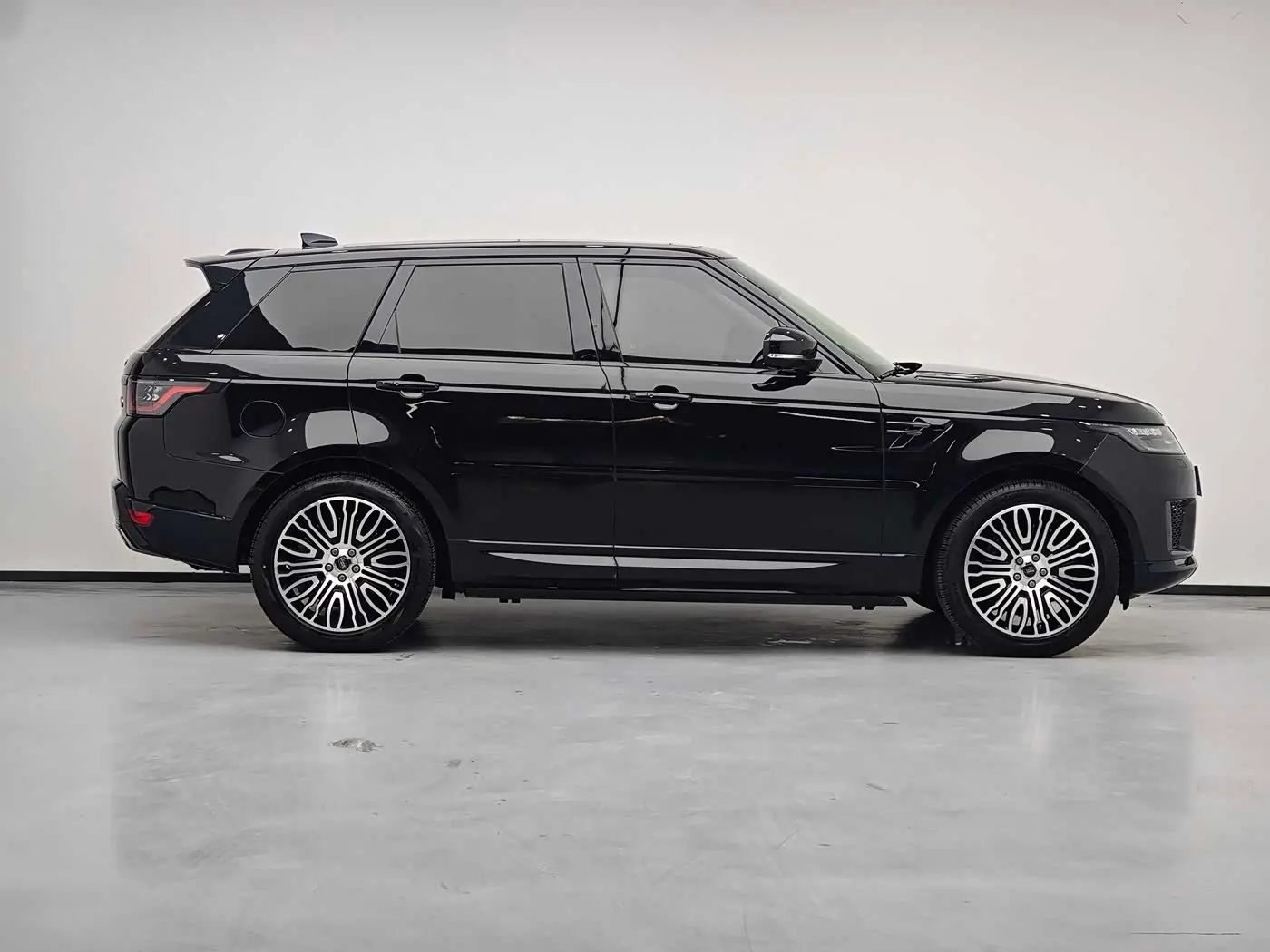 Land Rover Range Rover Sport 2020 — Photo 18/19