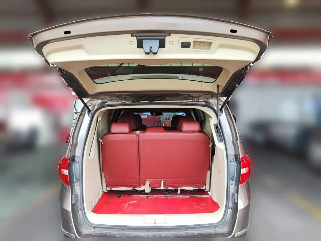 Buick GL8 2017 — Photo 10/20