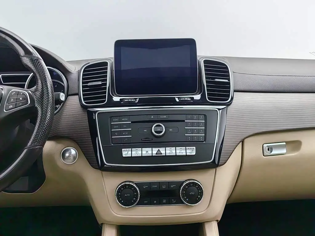 Mercedes-Benz GLE 2018 — Фото 12/20