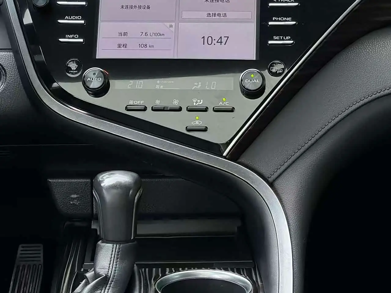 Toyota Camry 2018 — Photo 11/16