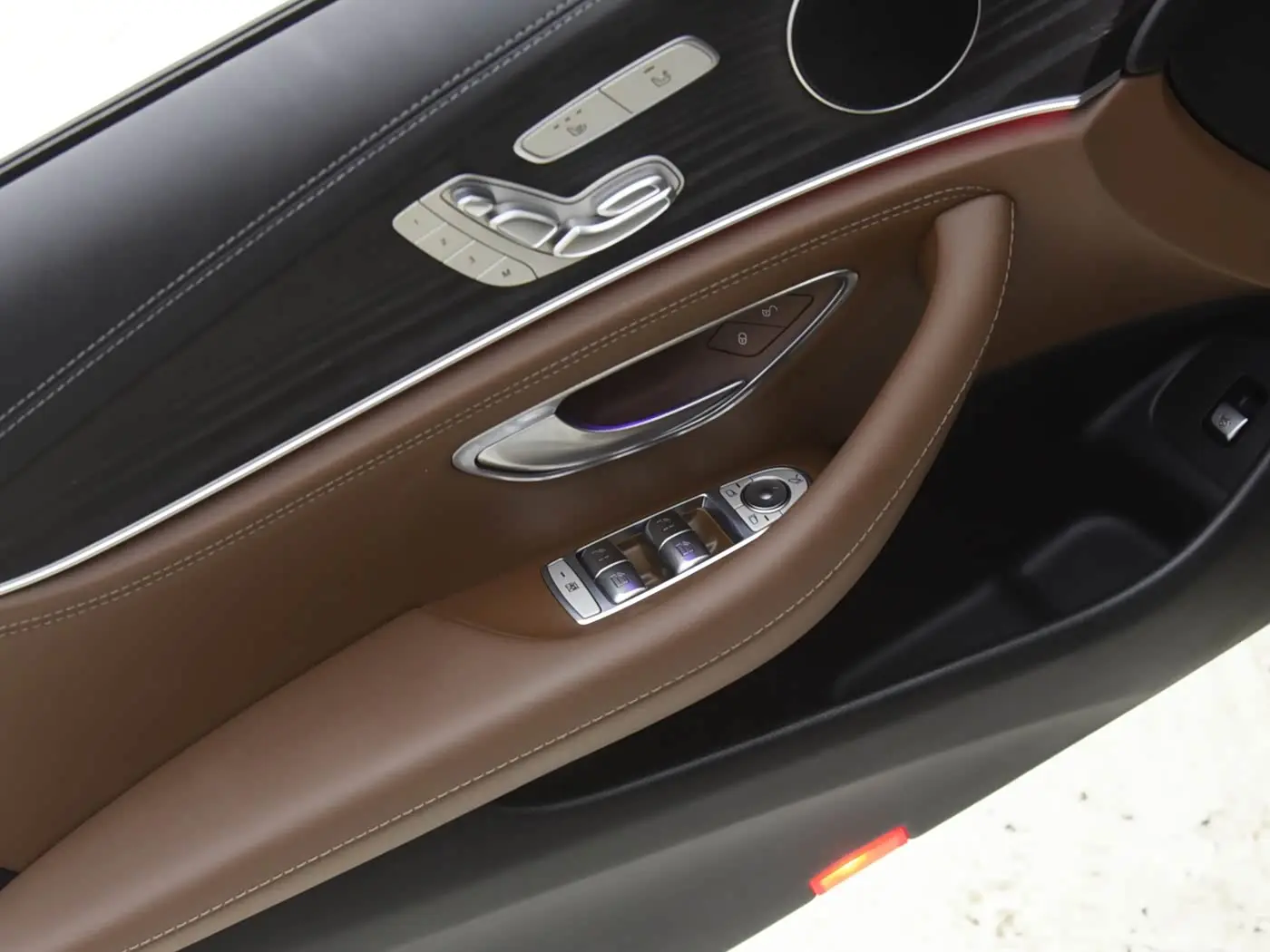 Mercedes-Benz E-Class 2020 — Фото 10/20