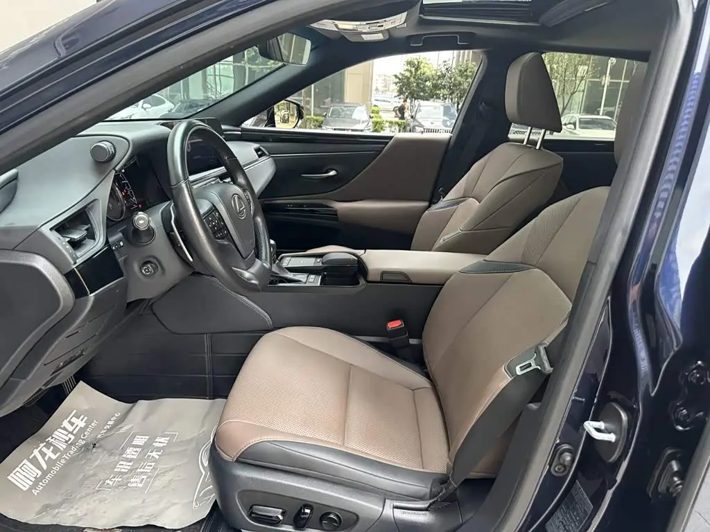 Lexus ES 2022 — Photo 11/14