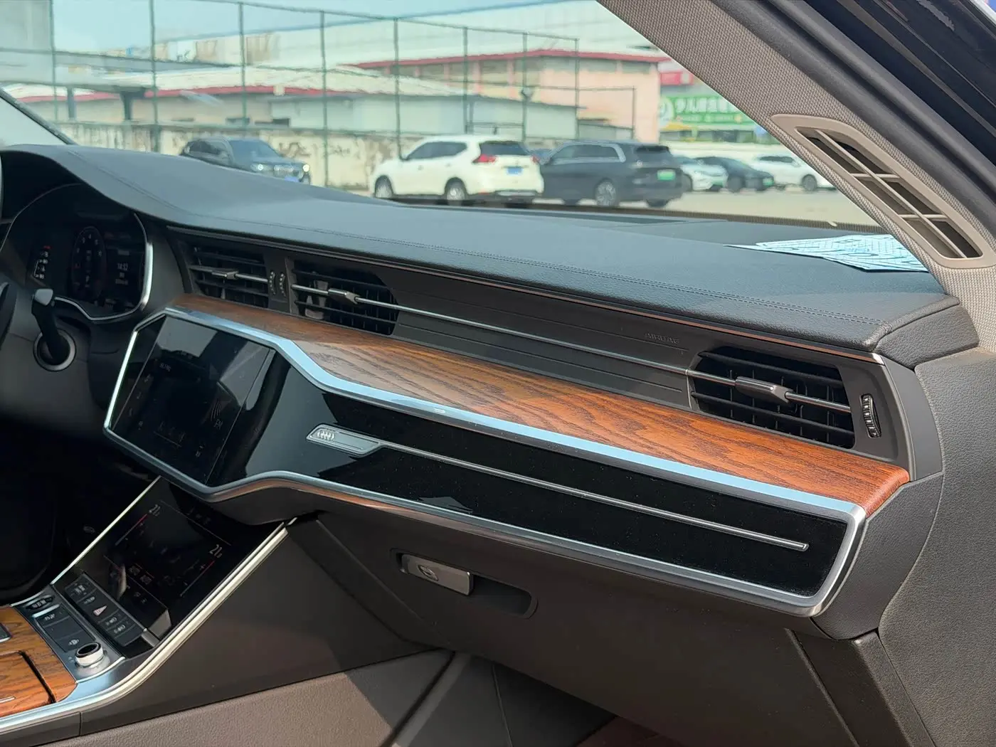 Audi A6L 2021 — Photo 10/17