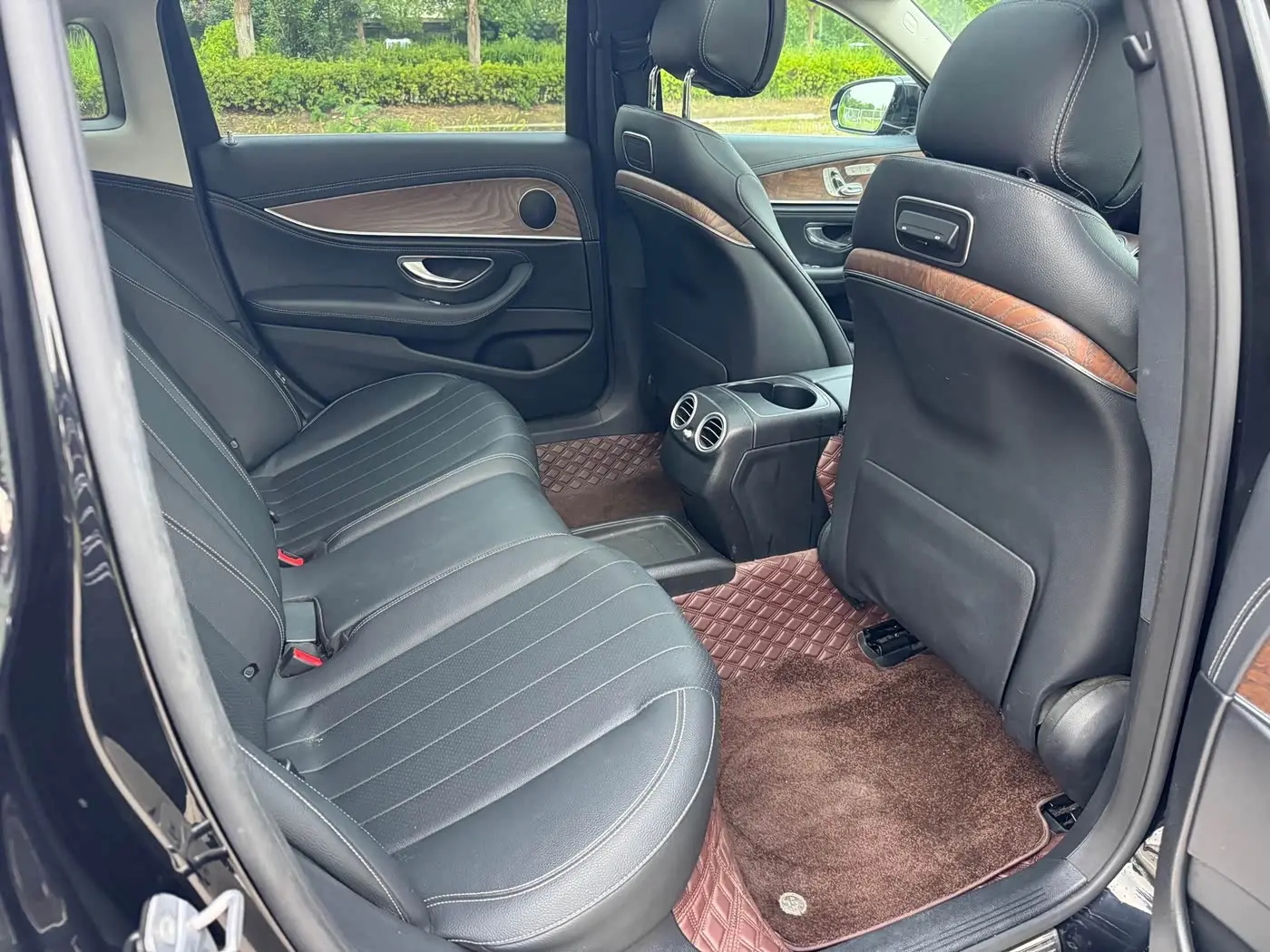 Mercedes-Benz E-Class 2019 — Photo 12/16