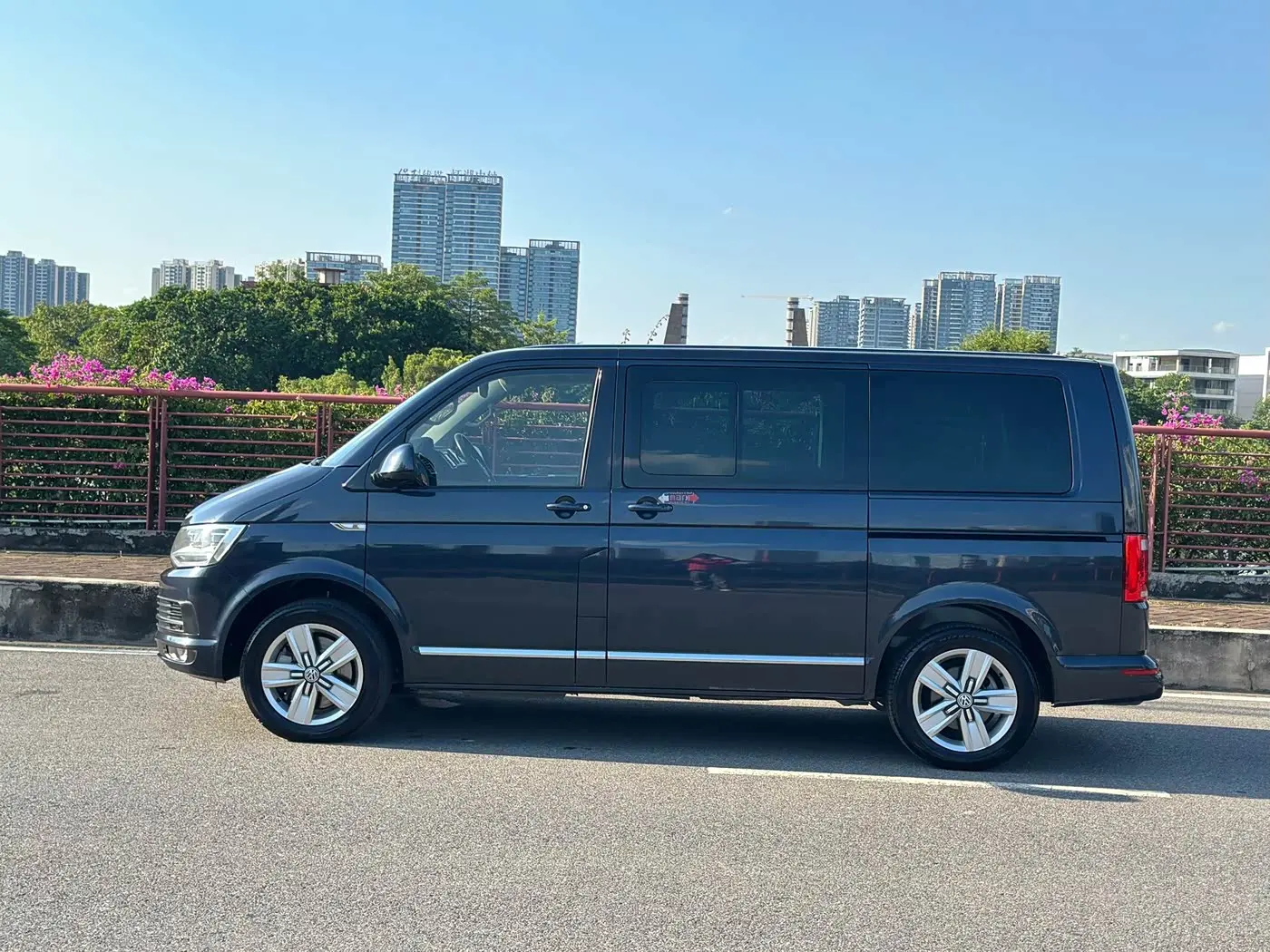 Volkswagen Multivan 2016 — Фото 7/12