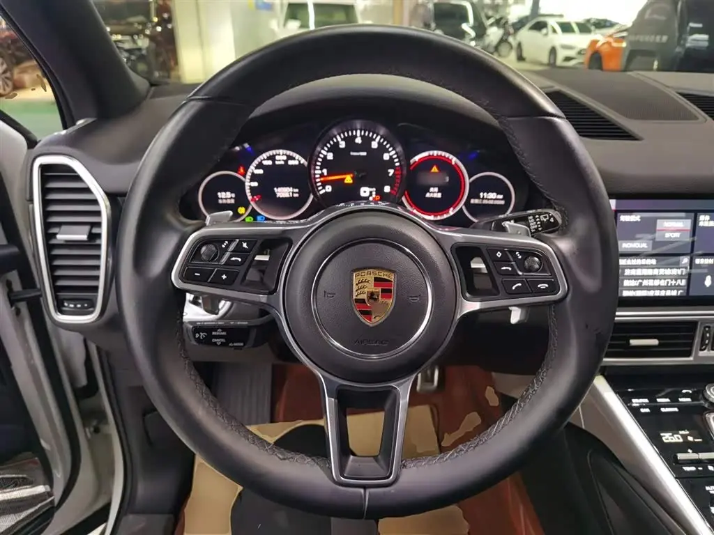 Porsche Cayenne 2019 — Photo 7/20