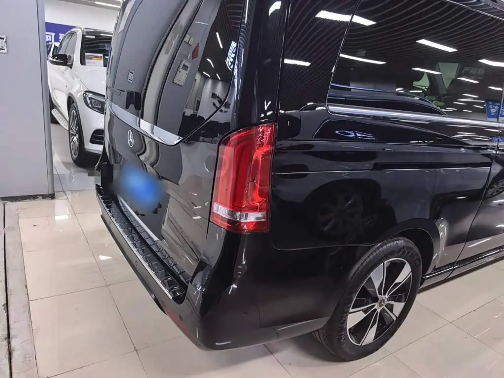 Mercedes-Benz V-Class 2021 — Photo 8/16