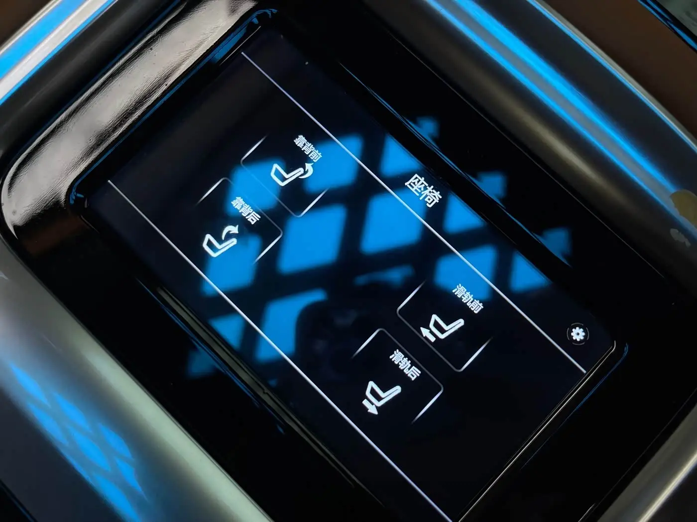 Mercedes-Benz V-Class 2022 — Photo 16/20
