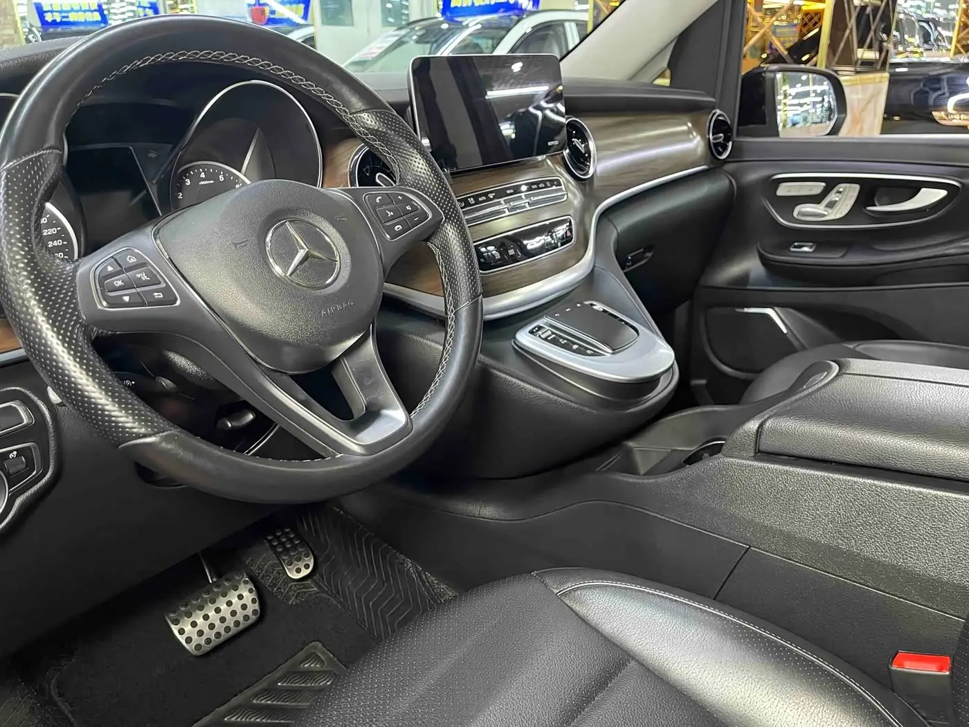 Mercedes-Benz V-Class 2022 — Фото 6/20