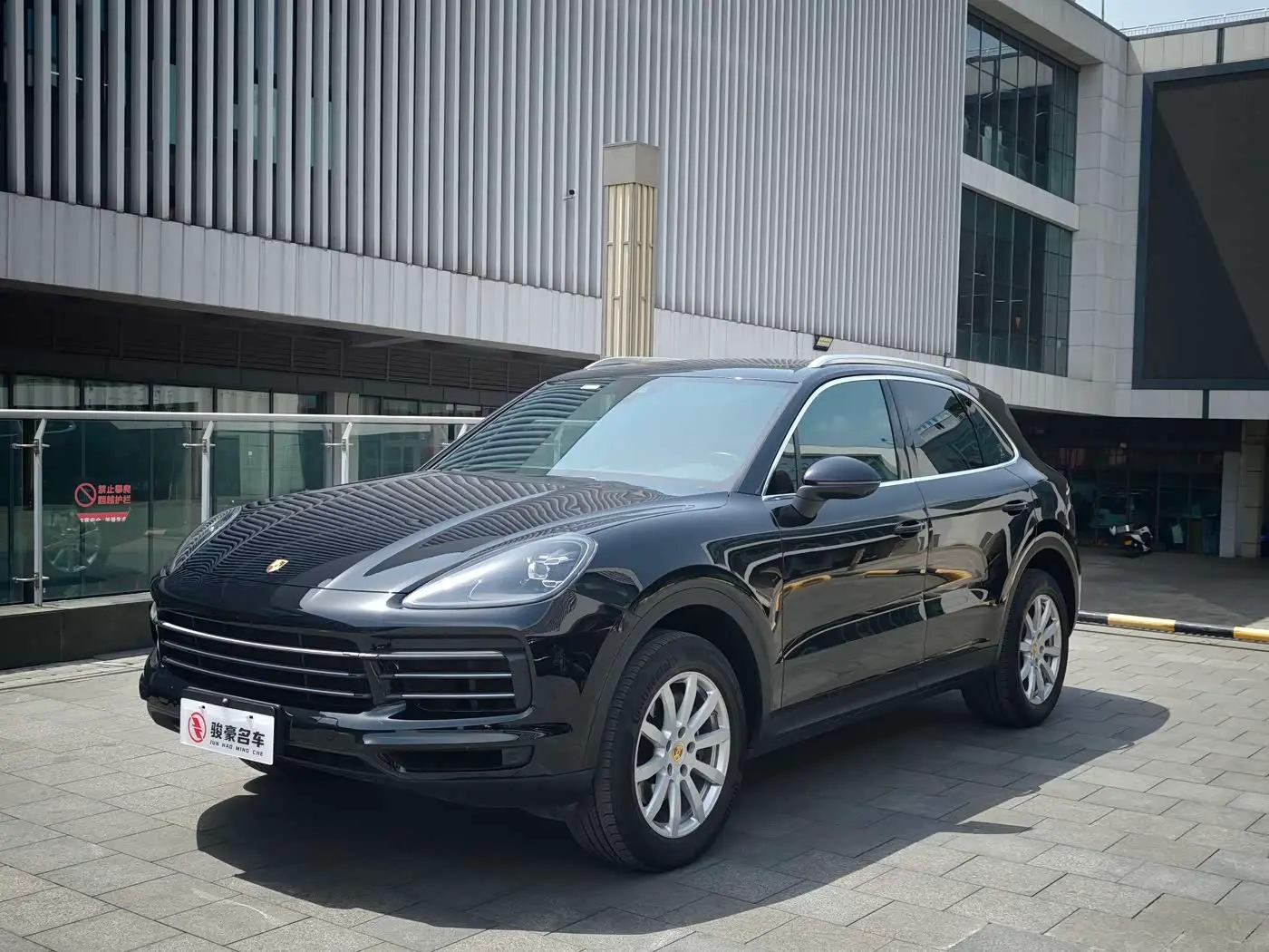 Porsche Cayenne 2021 — Фото 1/20
