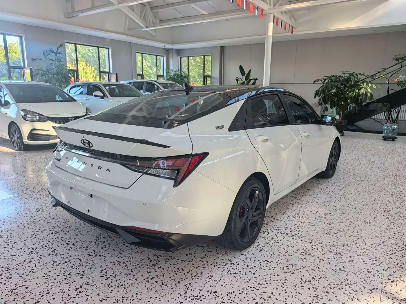 Hyundai Elantra 2023 — Photo 7/19