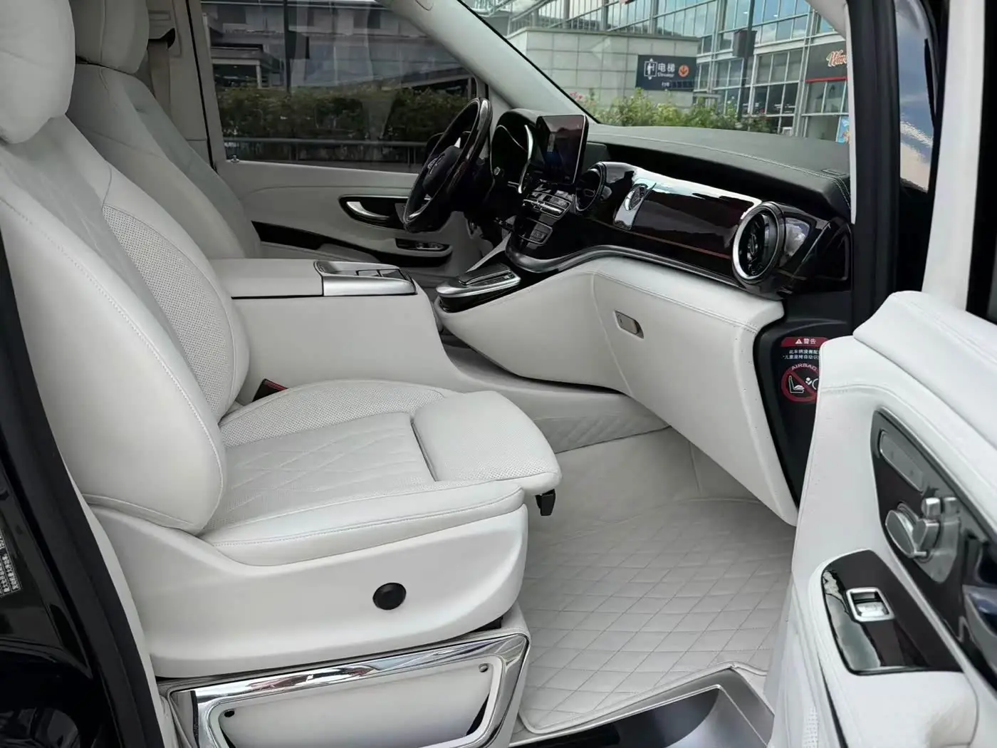 Mercedes-Benz V-Class 2023 — Фото 14/15