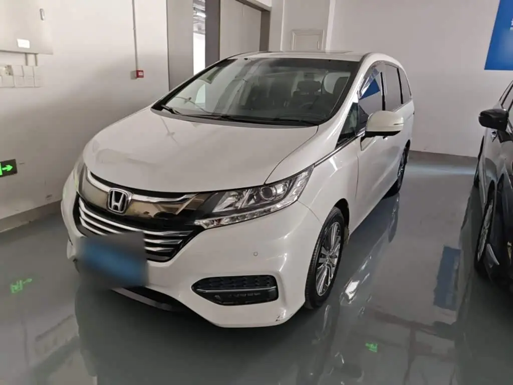 Honda Odyssey 2018 — Фото 2/20