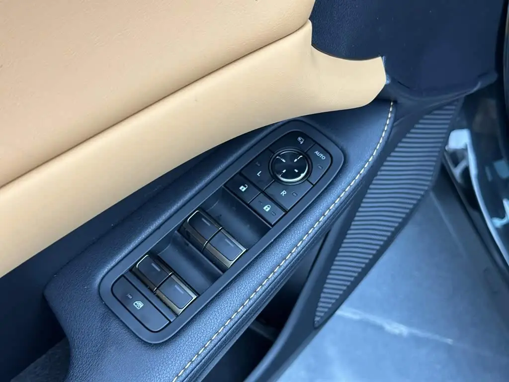 Lexus RX 2025 — Фото 13/20
