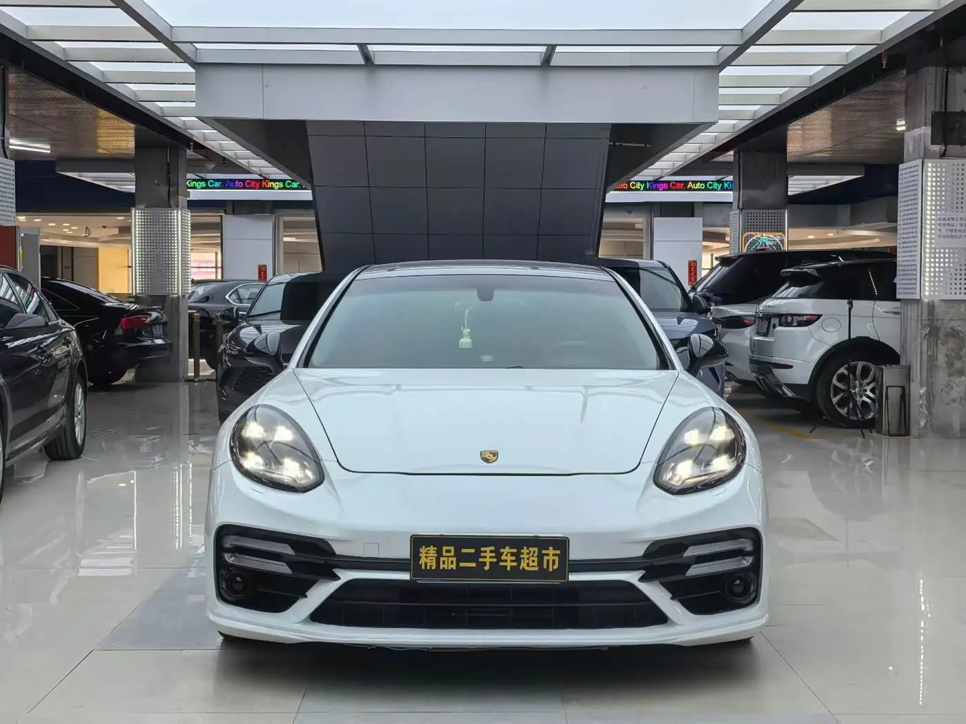 Porsche Panamera 2010 — Photo 1/9