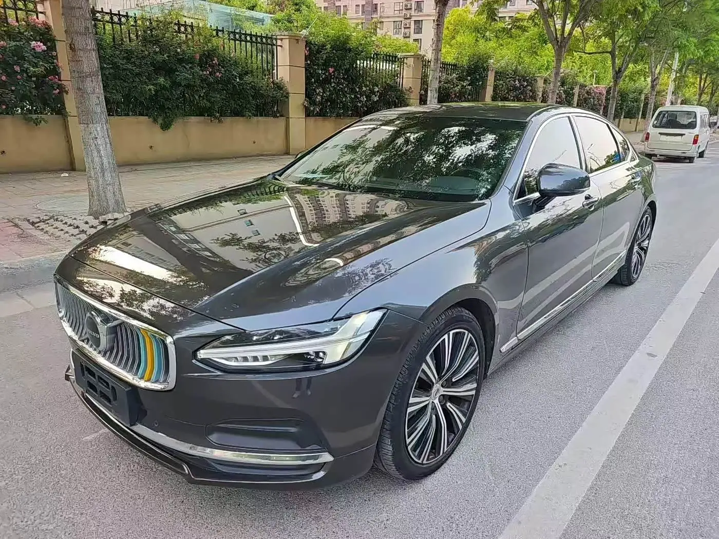 Volvo S90 2023 — Фото 3/9