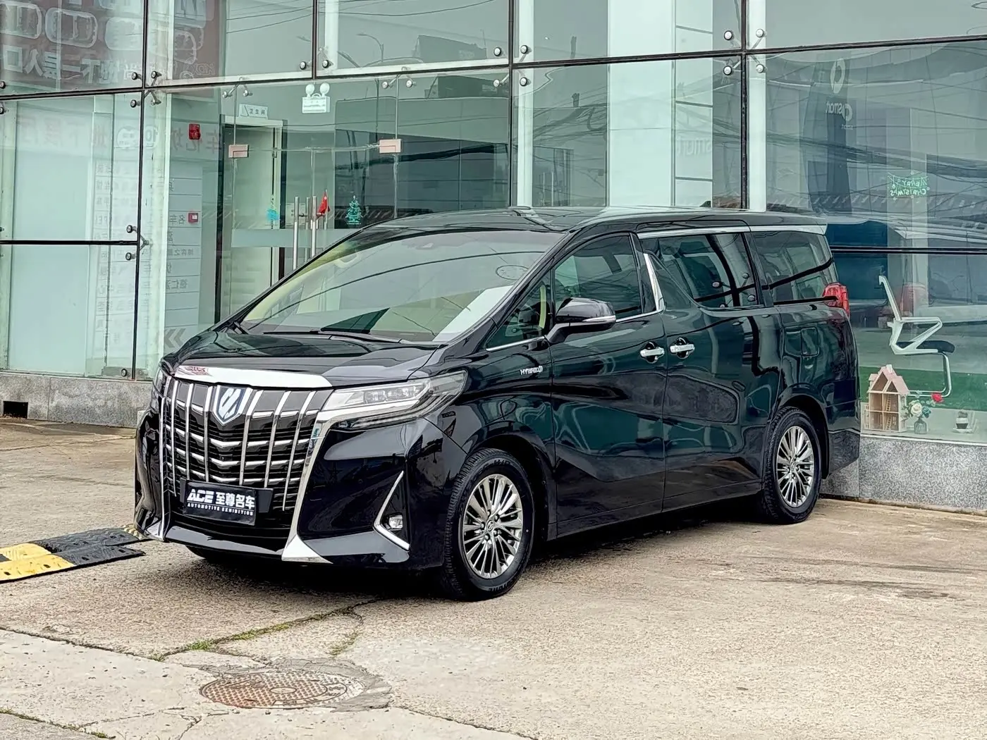 Toyota Alphard 2021 — Фото 1/20